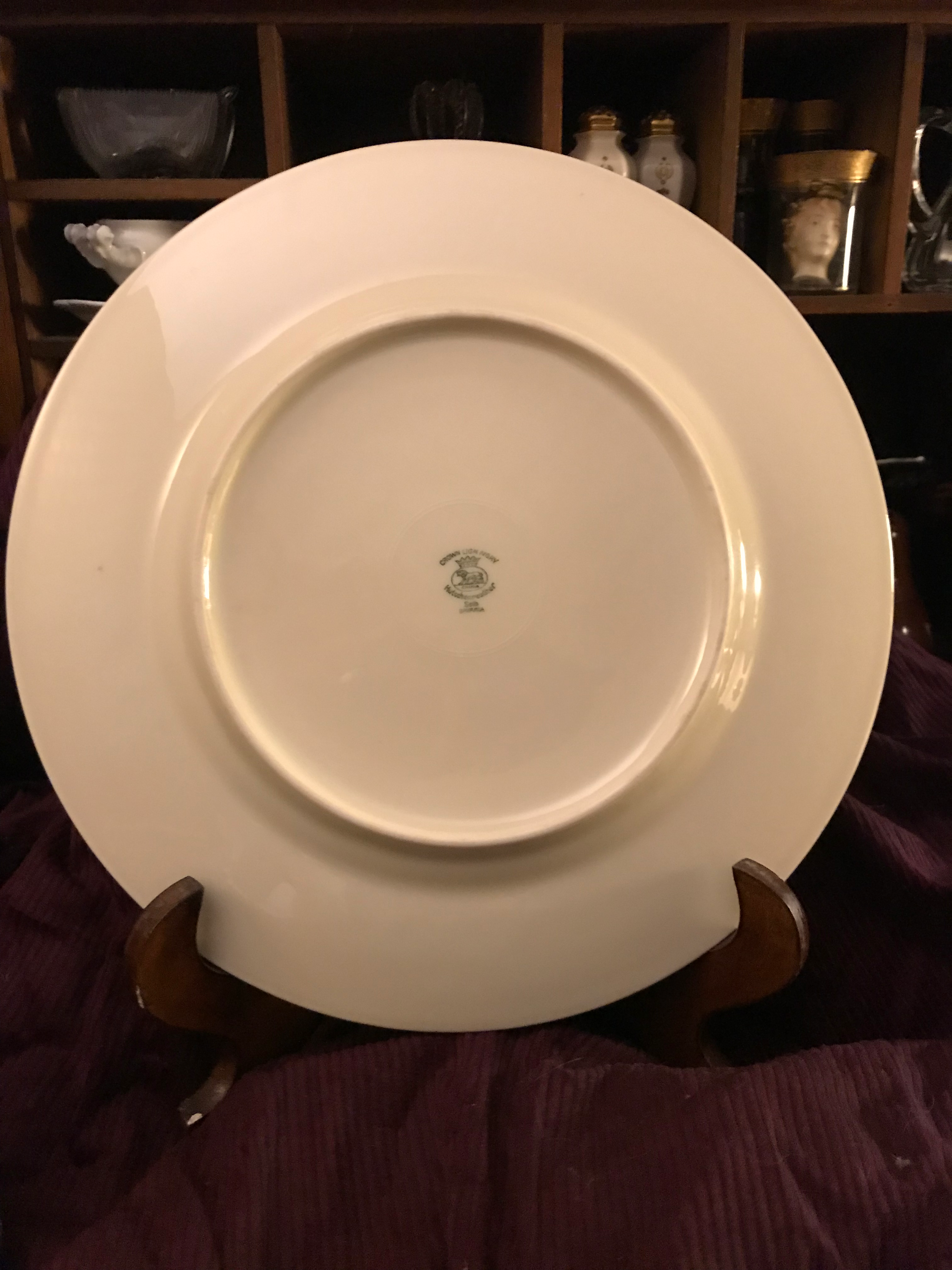 22 karat Gold Hutschenreuther Selb Bavaria Porcelain Dinner/Cabinet Plate, circa 1935