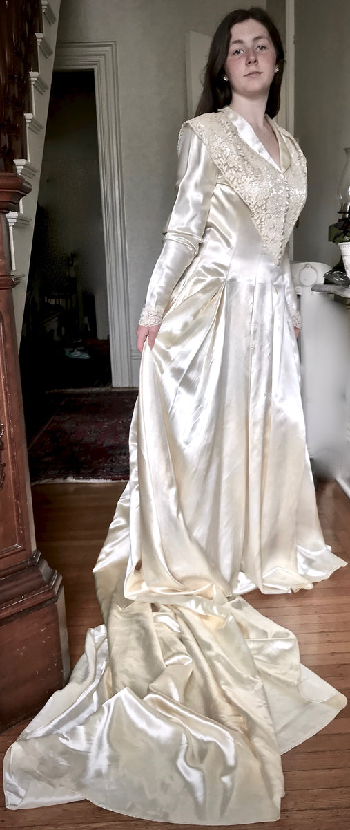 Vintage 1940's Glamour, A Miriam of New York Original. Ivory Liquid